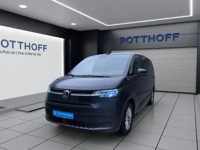 Gebraucht VW T7 Life 150 PS (110 kW) 2025 Starlight blue metallic Van