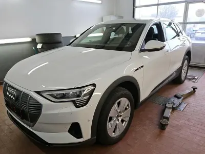 Używany Audi e-tron S-Line 230 kW (313 KM) 2023 Biały SUV