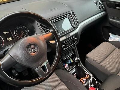 Second-hand VW Sharan 140 CP (102 kW) 2012 Negru Monovolum