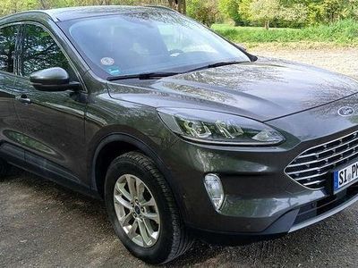 Begagnad Ford Kuga Titanium 152 HK (111 kW) 2022 Grå SUV