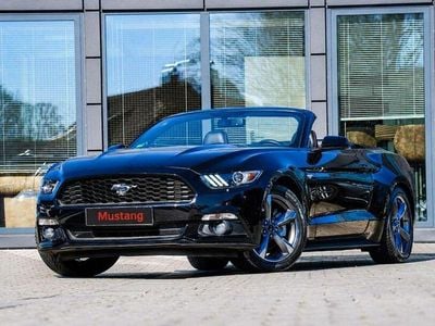 Begagnad Ford Mustang 305 HK (224 kW) 2015 Svart Cab
