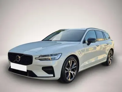 Gebraucht Volvo V60 Plus 197 PS (144 kW) 2025 Manufacturer Kombi
