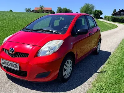 Gebraucht Toyota Yaris Basis 69 PS (50 kW) 2009 Rot Kleinwagen