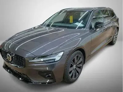 Gebraucht Volvo V60 Plus 197 PS (144 kW) 2024 Particular grey Kombi