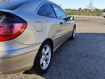 Usata Mercedes C230 192 CV (141 kW) 2003 Oro Coupé
