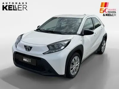 Gebraucht Toyota Aygo X Play 72 PS (52 kW) 2023 Super white 2 SUV