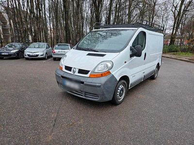 Weiß Gebraucht 2005 Renault Trafic Van / Kleinbus | 4.200 €