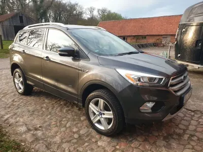 Gebraucht Ford Kuga Titanium 150 PS (110 kW) 2017 Grau SUV