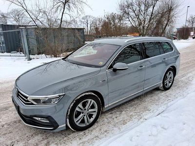 Gebraucht VW Passat 150 PS (110 kW) 2022 Grau Limousine