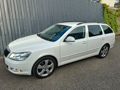 Brugt Skoda Octavia Elegance 105 HK (77 kW) 2011 Hvid Stationcar