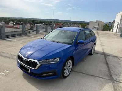 Używany Skoda Octavia Ambition 204 KM (150 kW) 2021 Niebieski Kombi