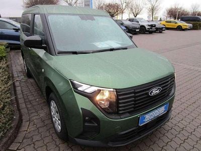 Neu Ford Tourneo Courier Trend 125 PS (91 kW) 2025 Grün Van / Kleinbus