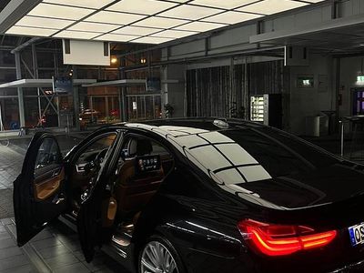 Gebraucht BMW 740 M Sport 320 PS (235 kW) 2015 Schwarz Limousine