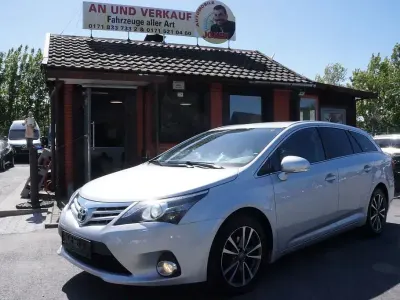 Second-hand Toyota Avensis Edition 147 CP (108 kW) 2013 Argintiu Break