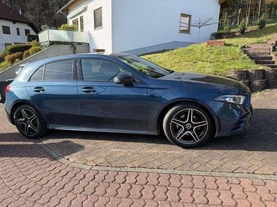Gebraucht Mercedes A200 AMG line 163 PS (119 kW) 2019 Blau Limousine