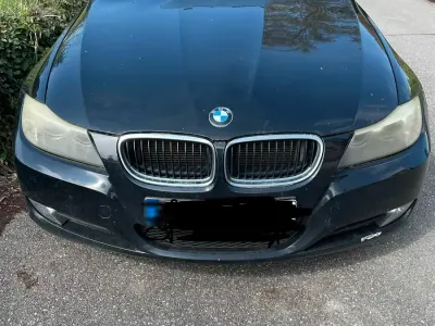 Gebraucht BMW 318 156 PS (114 kW) 2011 Schwarz Limousine