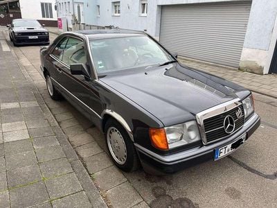 Gebraucht Mercedes E300 179 PS (131 kW) 1989 Schwarz Coupé