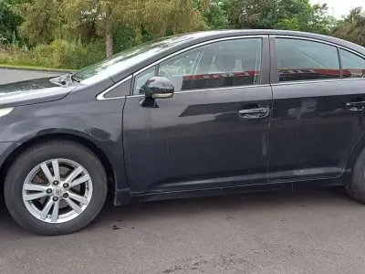 Gebraucht Toyota Avensis Executive 126 PS (92 kW) 2010 Schwarz Limousine