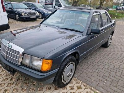 Usata Mercedes 190 122 CV (89 kW) 1985 Nero Berlina