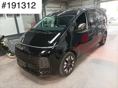 Gebraucht Hyundai Staria Signature 177 PS (130 kW) 2022 Abyss black / mic Van / Kleinbus