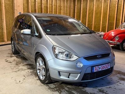 Grau Gebraucht 2008 Ford S-MAX Titanium Van / Kleinbus | 3.695 € (Fairer Preis)