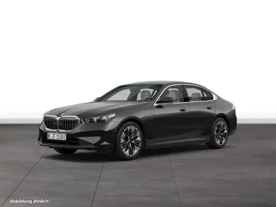 Gebraucht BMW 550e 489 PS (359 kW) 2025 Grau Limousine