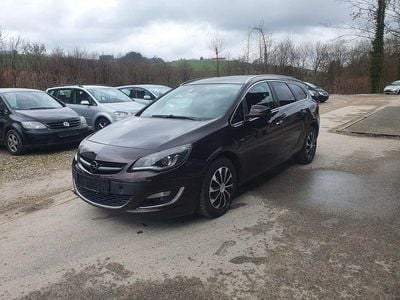 Gebraucht Opel Astra Innovation 165 PS (121 kW) 2013 Rot Kombi