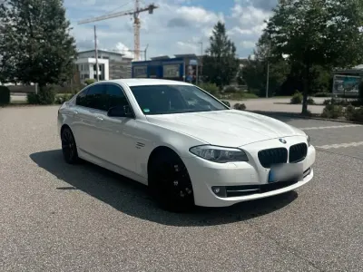 Gebraucht BMW 530 258 PS (189 kW) 2012 Weiß Limousine