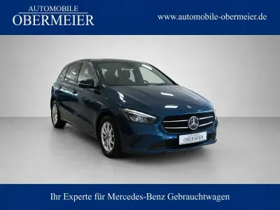 Gebraucht Mercedes B180 Night 136 PS (100 kW) 2019 Blau (denimblau) Kleinwagen