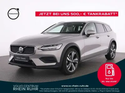 Gebraucht Volvo V60 CC Plus 197 PS (144 kW) 2023 Silber silver dawn / metallic Kombi