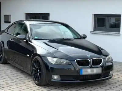 Gebraucht BMW 320 177 PS (130 kW) 2007 Schwarz Coupé