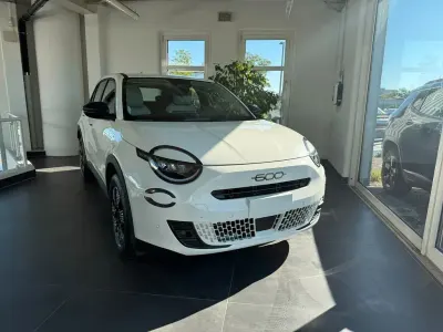 Neu Fiat 600 Business 110 PS (80 kW) 2026 Weiß SUV