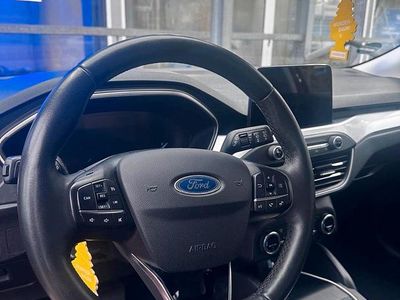 Second-hand Ford Focus Cool & Connect 120 CP (88 kW) 2020 Roșu Break
