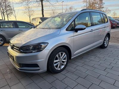 Silber Gebraucht 2019 VW Touran Comfortline Van / Kleinbus | 21.299 € (Fairer Preis)