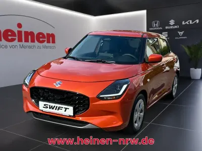 Nuova Suzuki Swift Comfort 83 CV (61 kW) 2026 Arancione Berlina