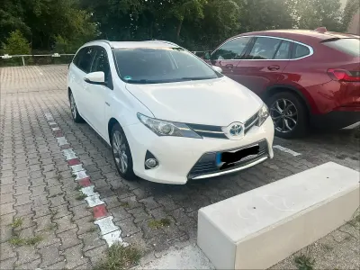 Gebraucht Toyota Auris Hybrid 136 PS (100 kW) 2013 Weiß Kombi