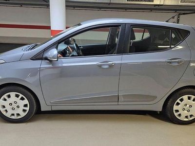 Grau Gebraucht 2014 Hyundai i10 Edition Kleinwagen | 7.199 € (Fairer Preis)