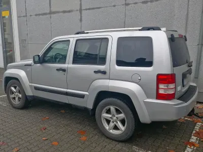 Gebraucht Jeep Cherokee 177 PS (130 kW) 2010 SUV