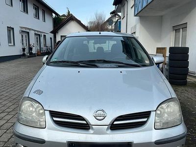 Nissan Almera Tino