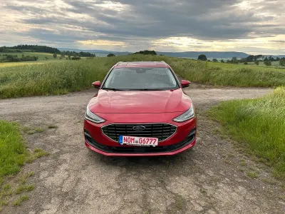 Gebraucht Ford Focus Titanium 115 PS (84 kW) 2025 Rot Kombi