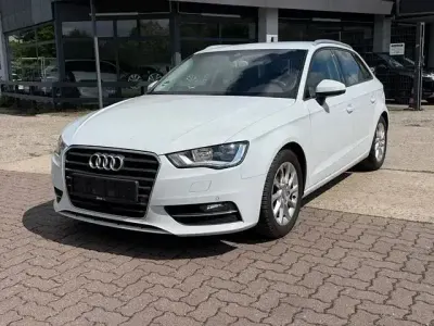 Gebraucht Audi A3 Sport 150 PS (110 kW) 2015 Weiß Limousine