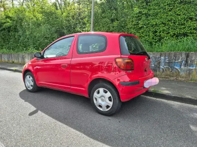 Usata Toyota Yaris 60 CV (44 kW) 2003 Rosso Utilitaria