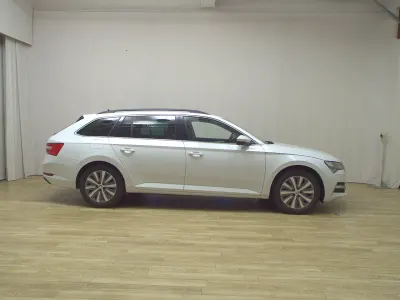 Gebraucht Skoda Superb Ambition 218 PS (160 kW) 2022 Weiss Kombi