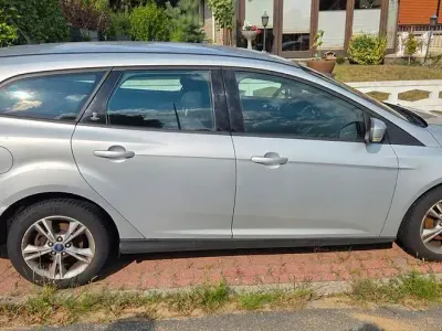 Gebraucht Ford Focus Trend 125 PS (91 kW) 2013 Silber Limousine