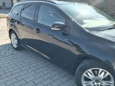 Gebraucht Ford Focus Trend 125 PS (91 kW) 2014 Schwarz Kombi