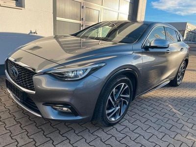 Infiniti Q30