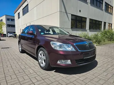 Gebraucht Skoda Octavia Ambition 122 PS (89 kW) 2013 Rot Limousine