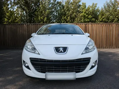 Gebraucht Peugeot 207 Allure 120 PS (88 kW) 2015 Weiß Cabrio