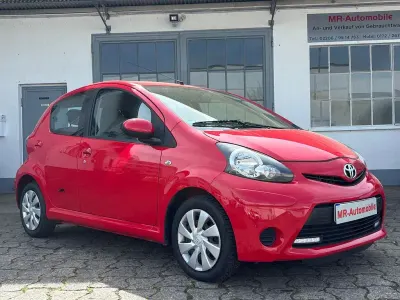 Używany Toyota Aygo Cool 68 KM (50 kW) 2012 Czerwony Hatchback