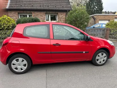Używany Renault Clio II Dynamique 75 KM (55 kW) 2010 Czerwony Hatchback
